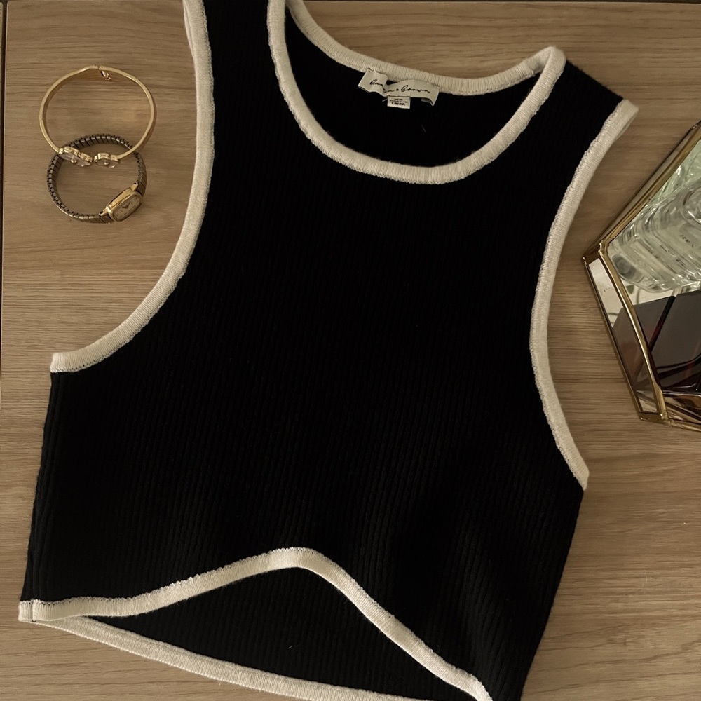 Black and Beige Ribbed Cropped Top